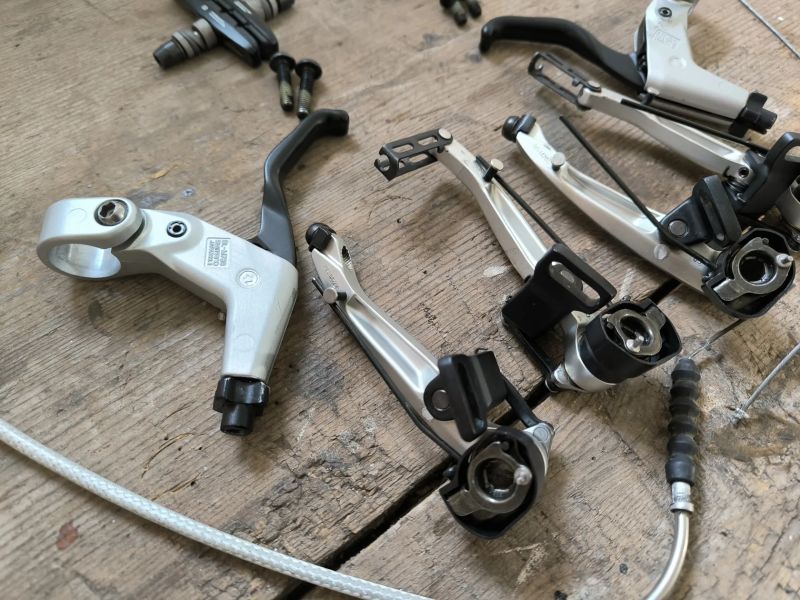 Shimano Deore XT brzdy a páky 