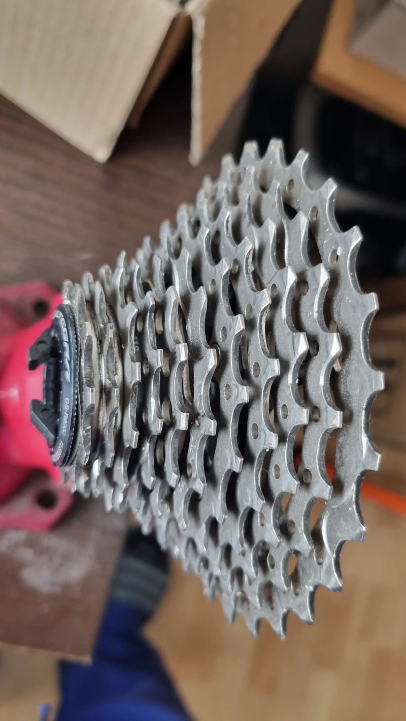 Shimano ultegra 8000 kliky a kazeta.