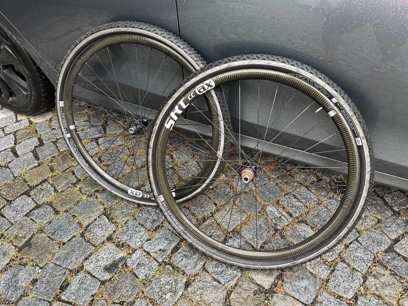 Ultralehká MTB cross country kola EXTRALITE BOOST + AX LIGHTNESS CARBON