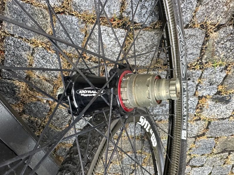Ultralehká MTB cross country kola EXTRALITE BOOST + AX LIGHTNESS CARBON