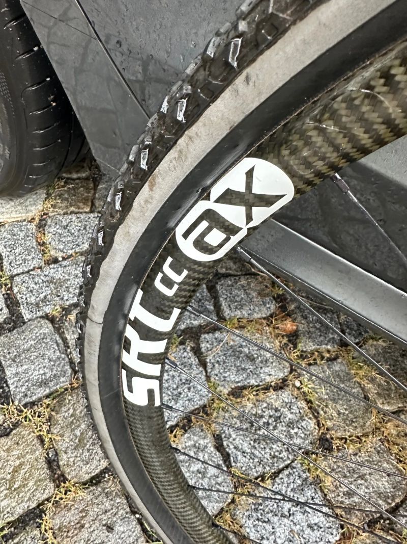 Ultralehká MTB cross country kola EXTRALITE BOOST + AX LIGHTNESS CARBON