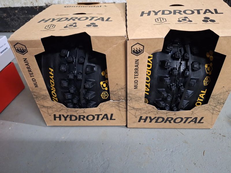 Continental Hydrotal Downhill 29 x 2.4" SuperSoft Folding Tire