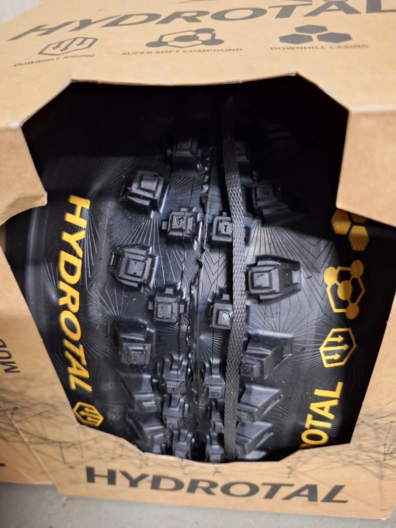 Continental Hydrotal Downhill 29 x 2.4" SuperSoft Folding Tire