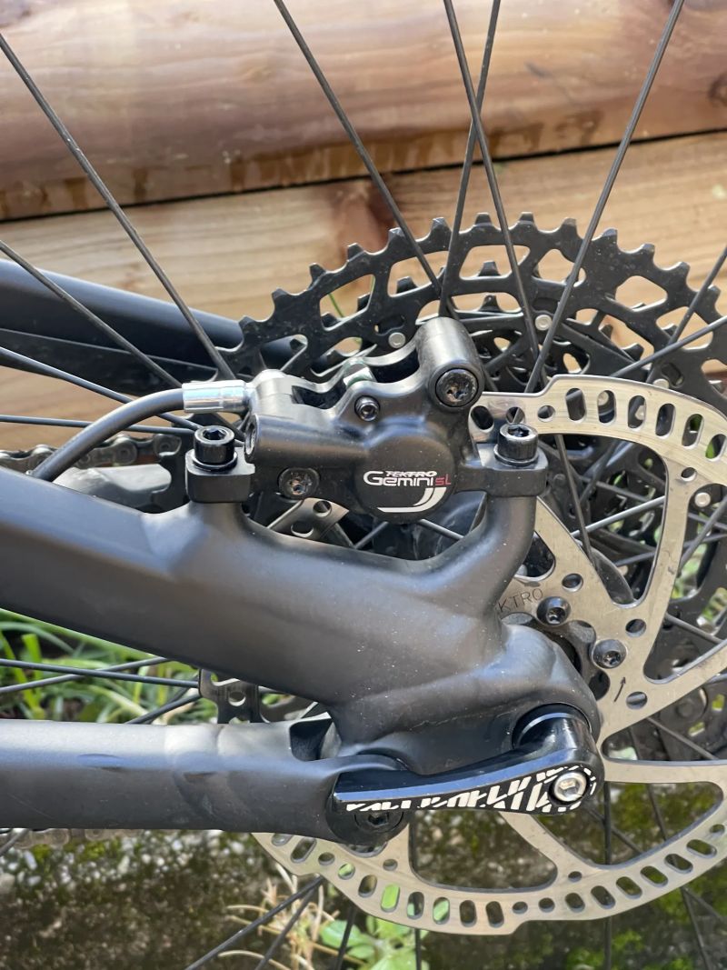 Specialized stumpjumper, velikost S3 = M, Sram Rockshox, pěkný stav