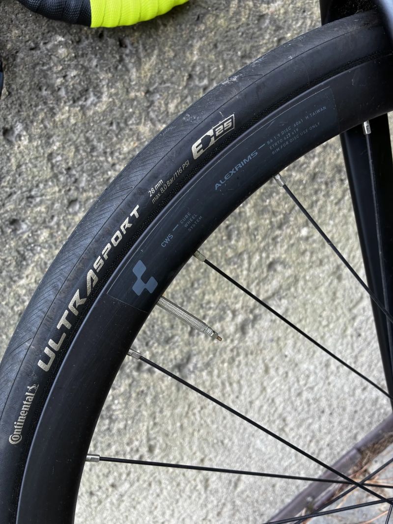 Cube ATTAIN PRO 2021 black ́n ́flashyellow
