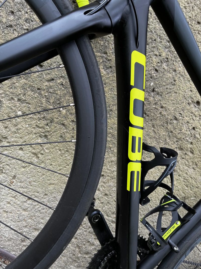 Cube ATTAIN PRO 2021 black ́n ́flashyellow