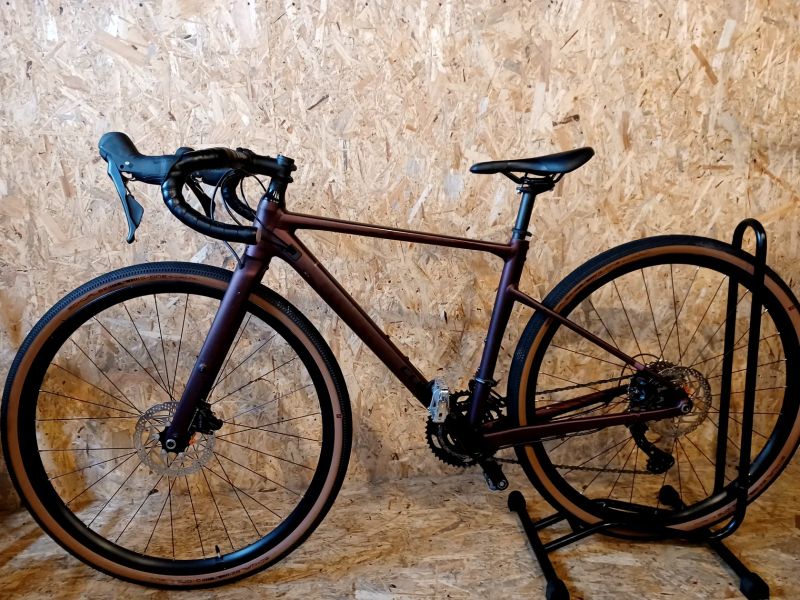 Cube Nuroad RACE rubyred´n´gloss 2025 velikost rámu XS