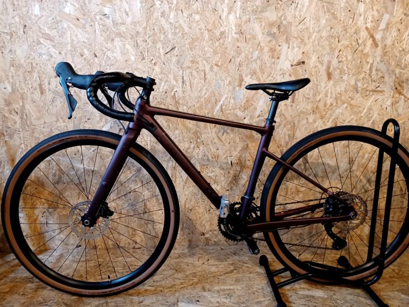 Cube Nuroad RACE rubyred´n´gloss 2025 velikost rámu XS