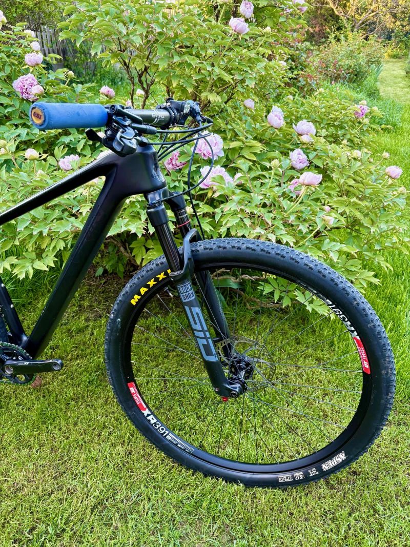 Skvělé závodní karbonové ultra lehké kolo OG Evkin, 29",M rám 
