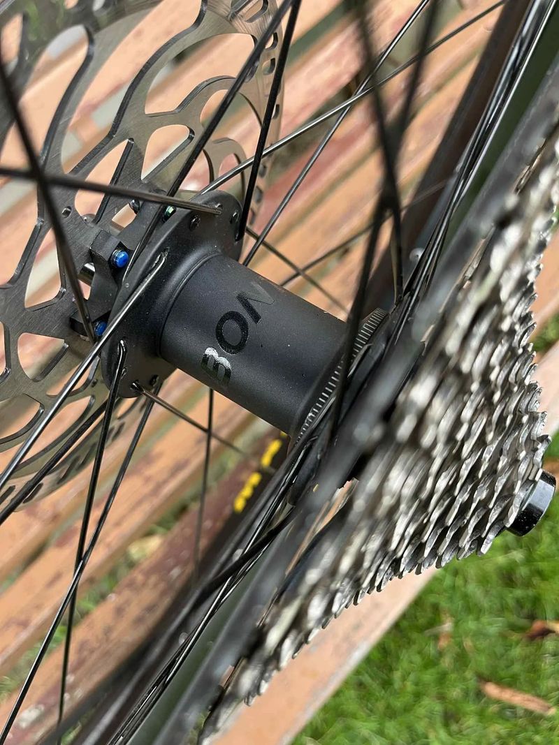  Prodám zadní vyplet 12x148boost dt swiss, sapim, bontager