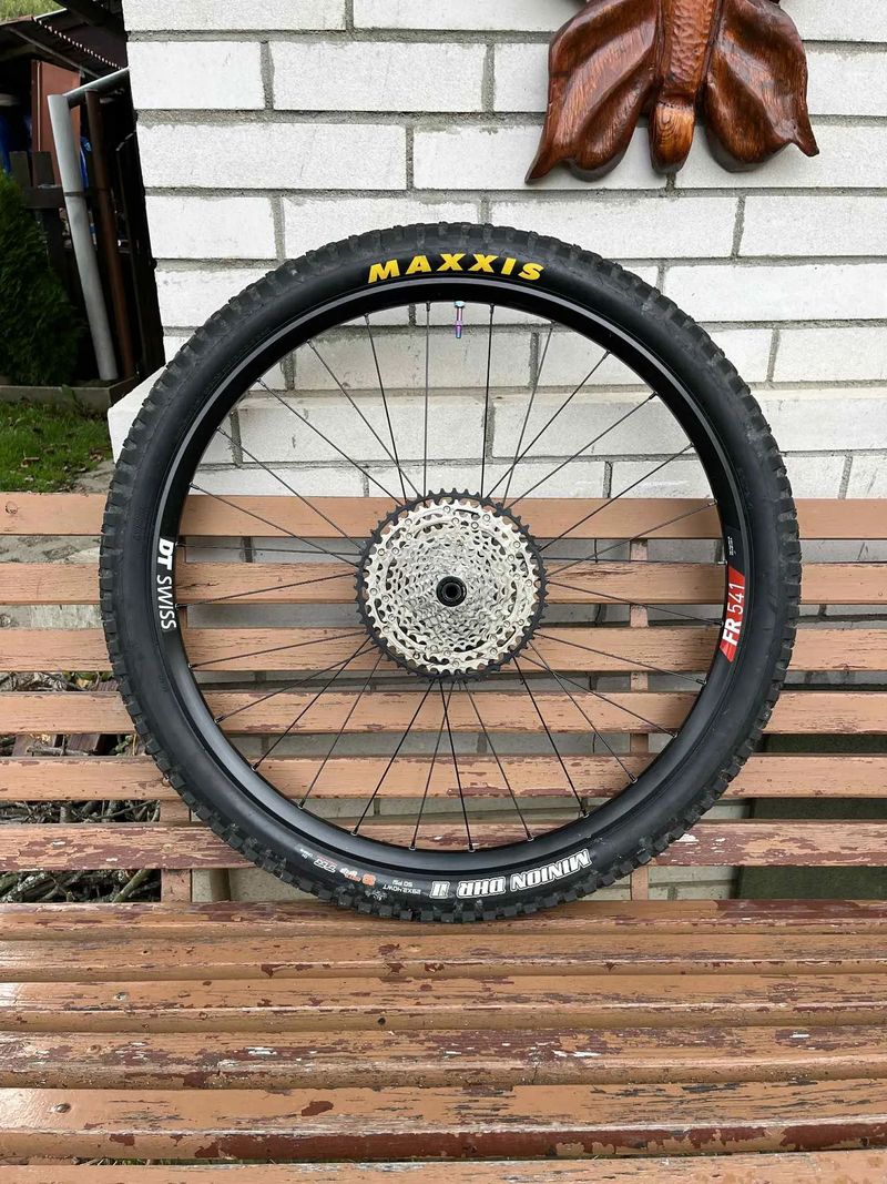  Prodám zadní vyplet 12x148boost dt swiss, sapim, bontager