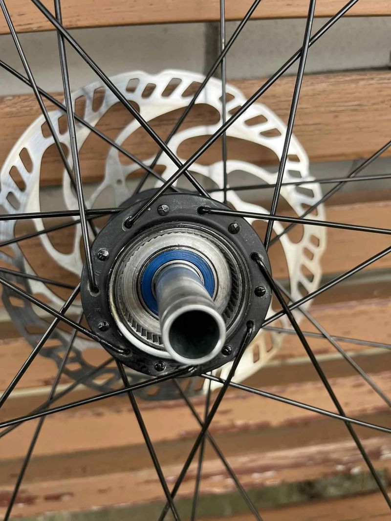  Prodám zadní vyplet 12x148boost dt swiss, sapim, bontager