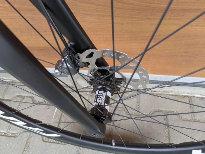 Karbonové silniční kolo, Ultegra, Karbon 40mm záplety