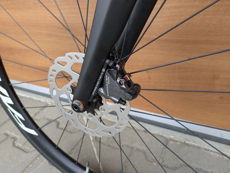 Karbonové silniční kolo, Ultegra, Karbon 40mm záplety