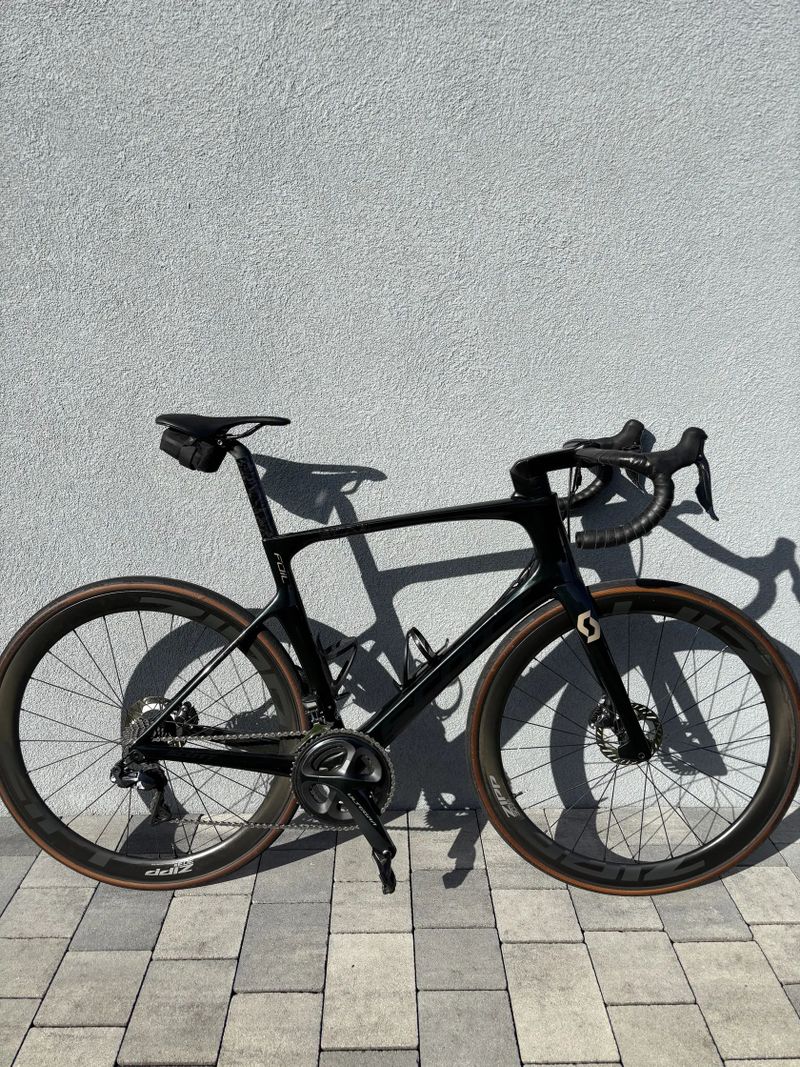 Silniční kolo SCOTT Foil RC 10 Di2 Ultegra