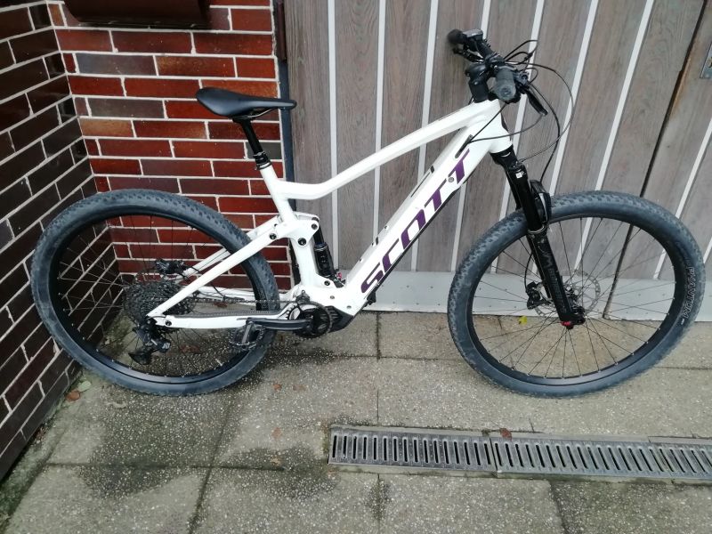Celoodpružené elektrokolo Scoot