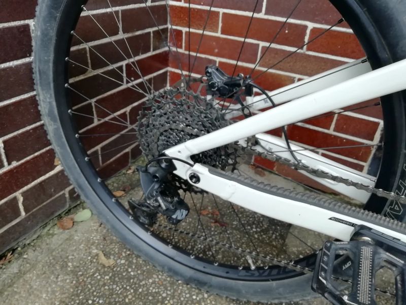 Celoodpružené elektrokolo Scoot
