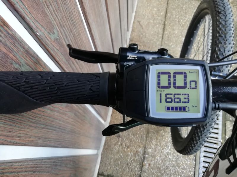 Celoodpružené elektrokolo Scoot