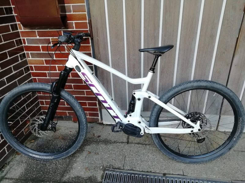 Celoodpružené elektrokolo Scoot