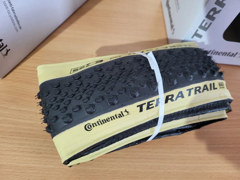Continental Terra Trail 35-622 | black/cream