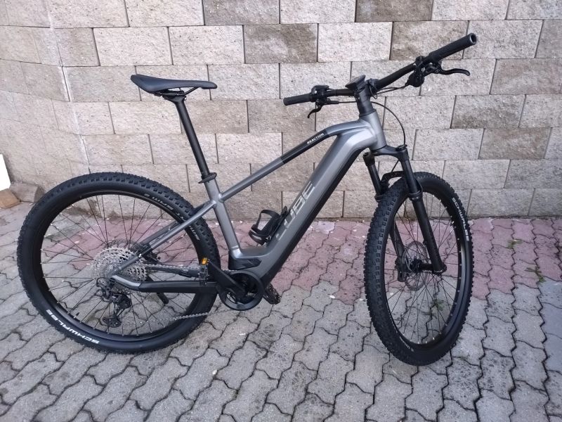 Cube REACTION HYBRID RACE 750 (2024), grey´n´metal