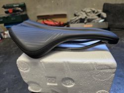 Sedlo Acid Nuance X carbon