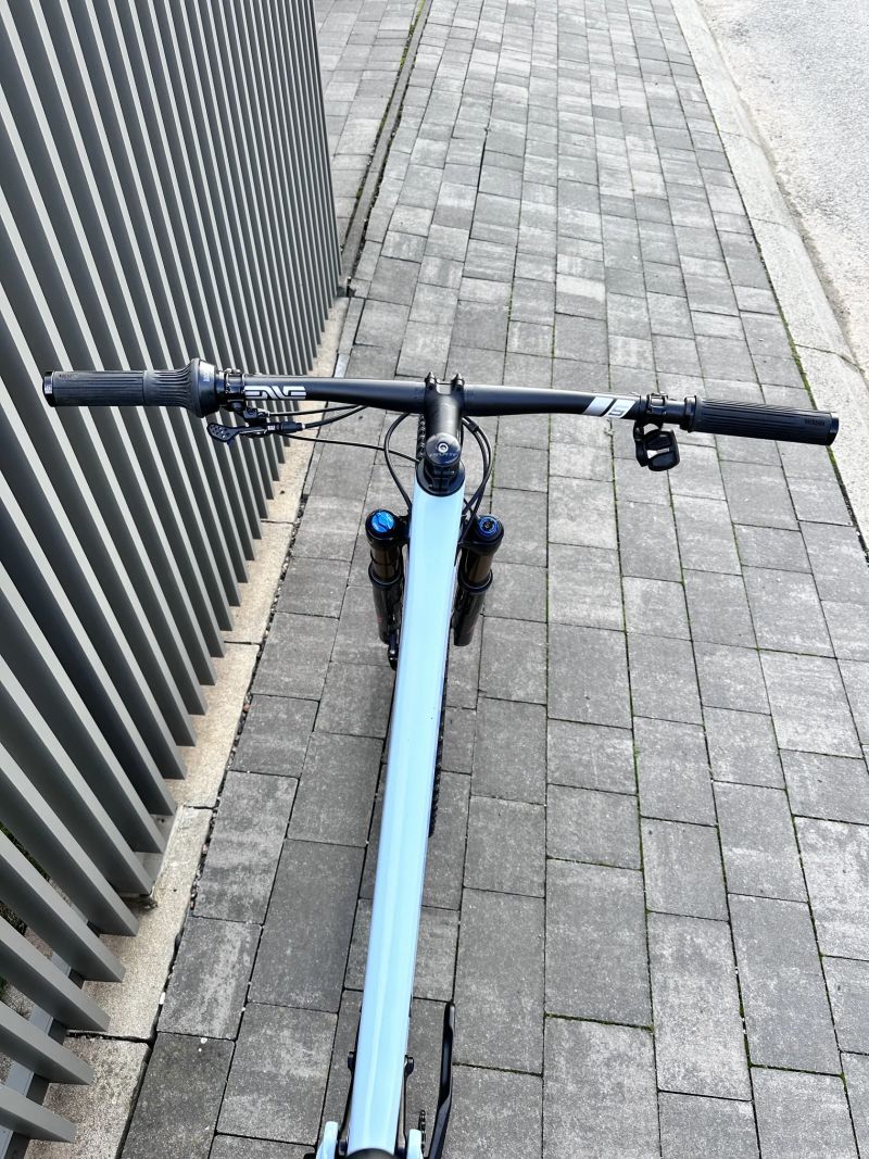 Pivot Cycles Mach 4 SL