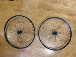 vyplrtená kola 29" ráfky WTB náboje AllTerra