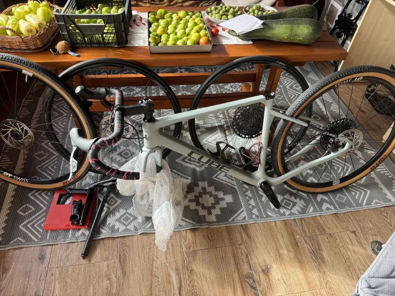 SLEVA - Cube Nuroad C:62 SL + SET KOLIES A DIELY