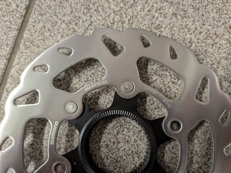 Nový kotouč SM-RT70 Center Lock 140mm 1x