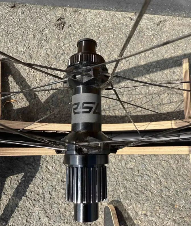 Bontrager Kovee RSL 30 TLR Boost 29 – závodní karbonová kola, set přední + zadní, náboje DT Swiss 24