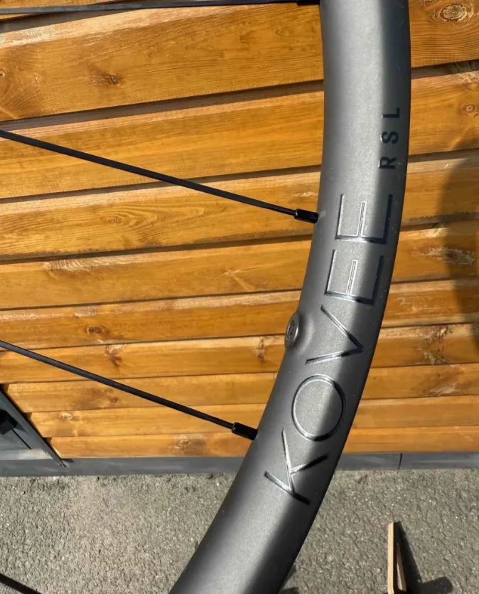 Bontrager Kovee RSL 30 TLR Boost 29 – závodní karbonová kola, set přední + zadní, náboje DT Swiss 24
