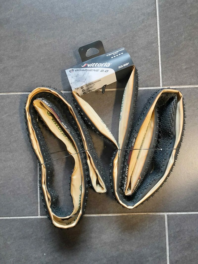 = NOVÉ galusky Vittoria Terreno Dry 33-28" - cyklokros =