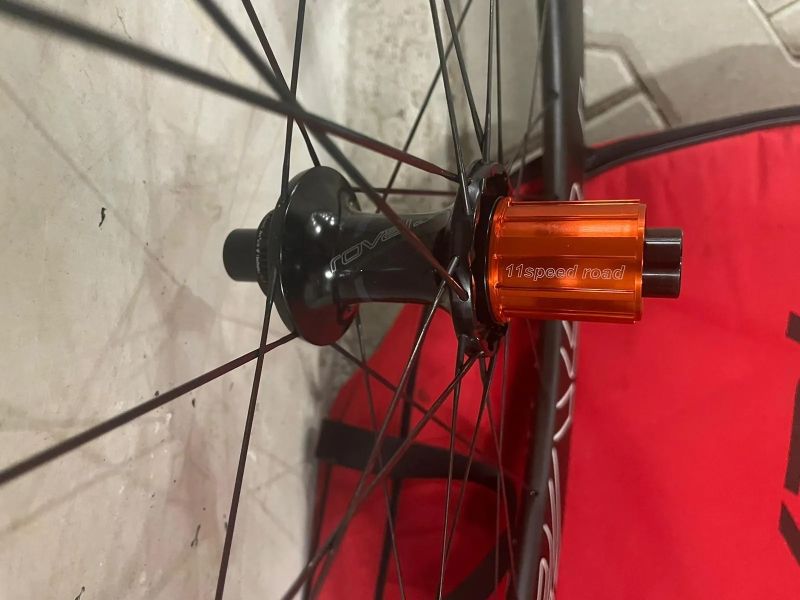 zapletená kola Roval CLX 64