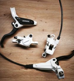 Brzdy kotoučové Shimano BR-M445 + BLM445 - bílá