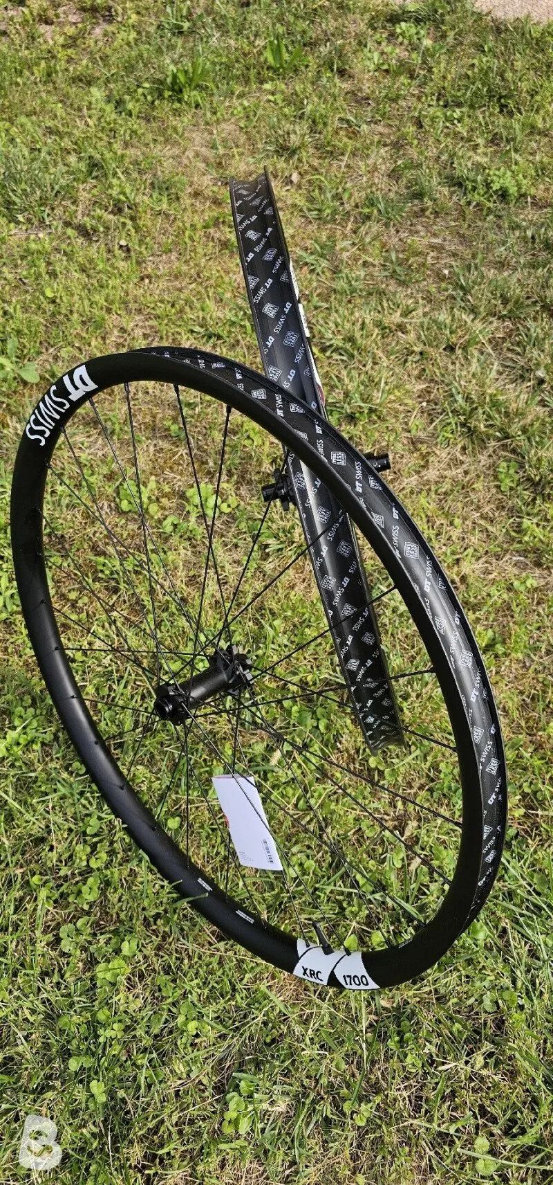 NOVÁ karbonová zapletená kola Dt Swiss XRC 1700 s náboji DT Swiss 350