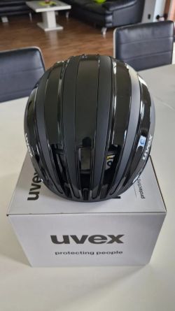 Přilba UVEX SURGE AERO MIPS, 59-61, black matt, doporučená cena 5.999,- Kč