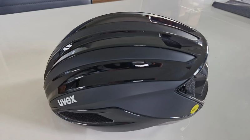 Přilba UVEX SURGE AERO MIPS, 59-61, black matt, doporučená cena 5.999,- Kč