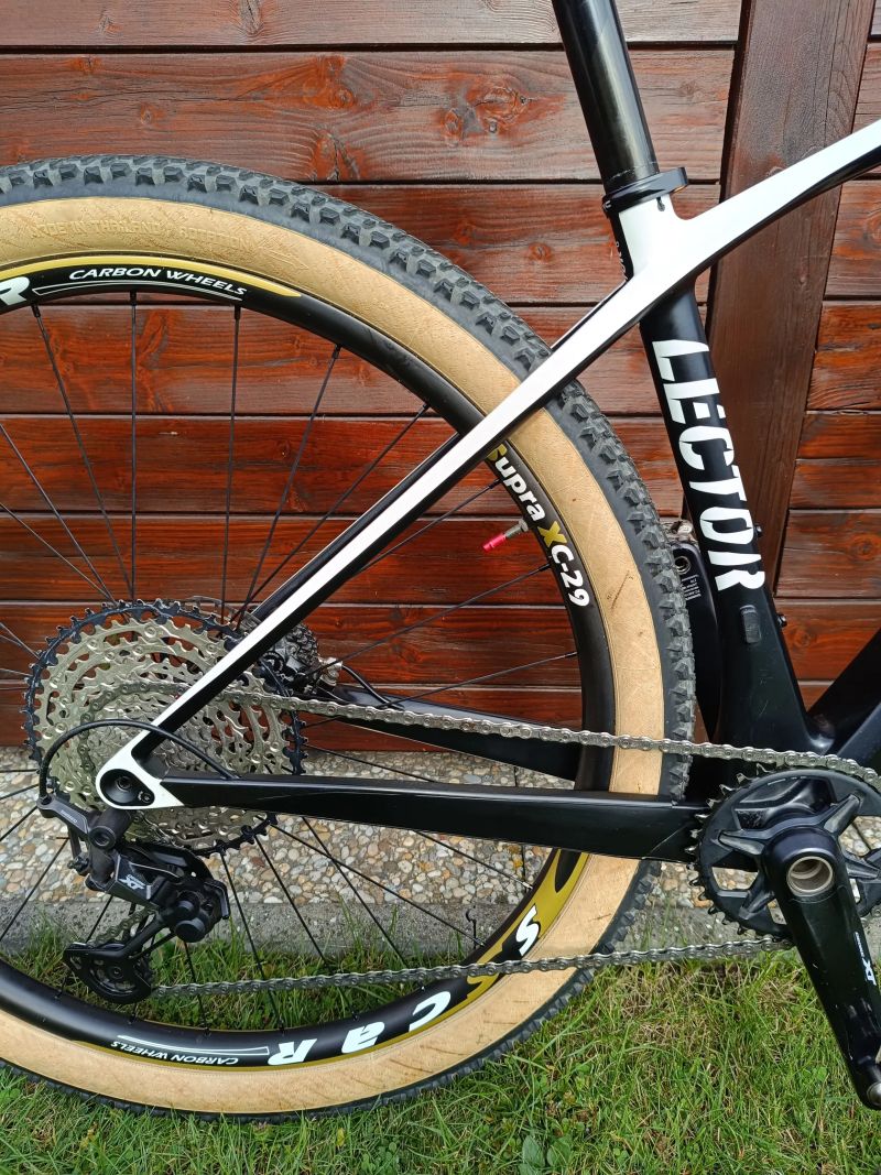 Ghost Lector 8.9 LC, karbonová kola + DT SWISS 240S - 1290g