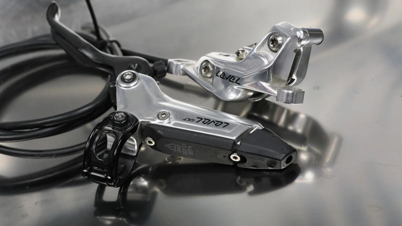 SRAM Level Ultimate Stealth 4-Piston Disc