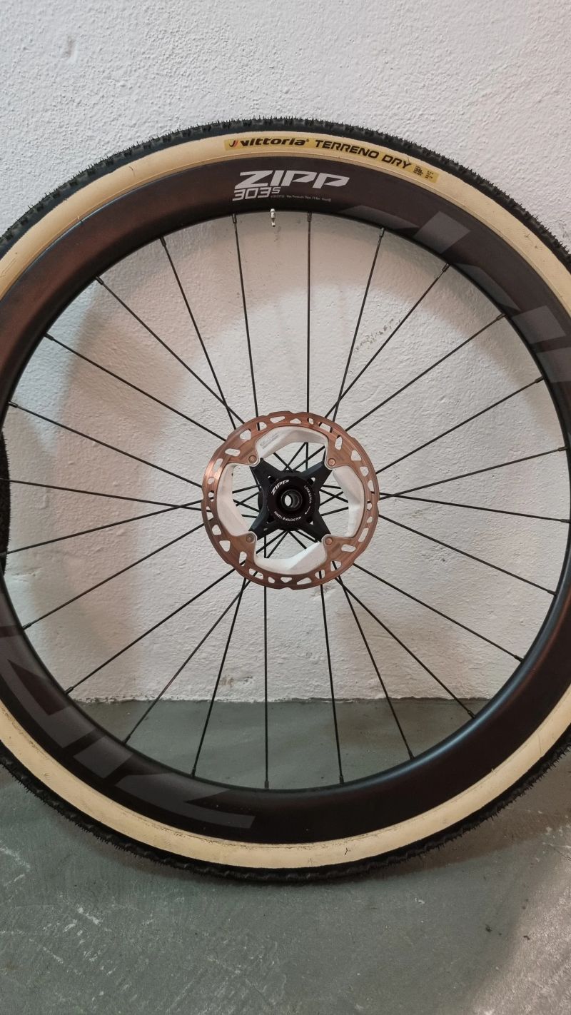 Zipp 303s + pláště Vittoria Shimano HG