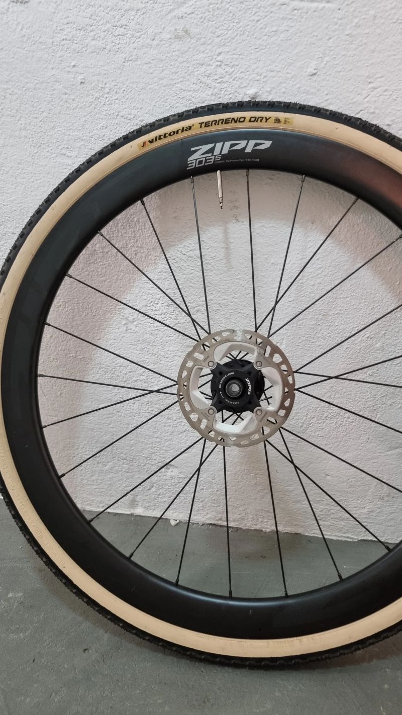 Zipp 303s + pláště Vittoria Shimano HG