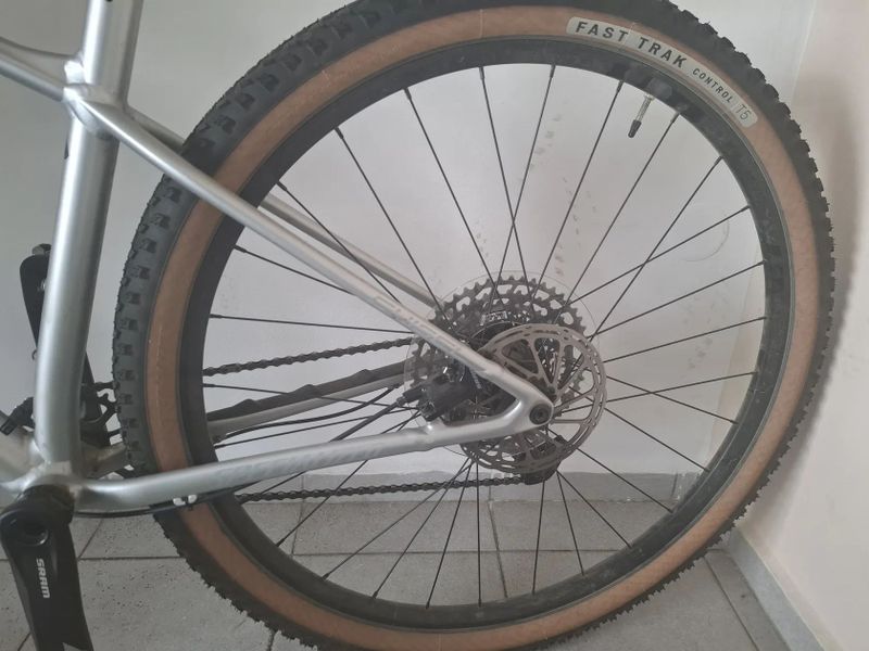 Specialized SPECIALIZED Chisel HT Comp 29 Satin Light Silver