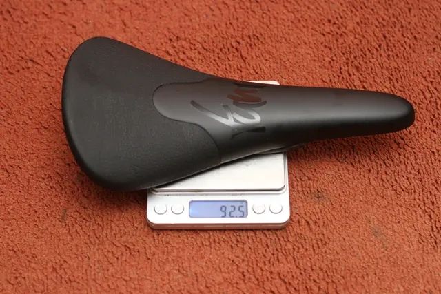 Tune Komm-Vor karbonové sedlo - 92g