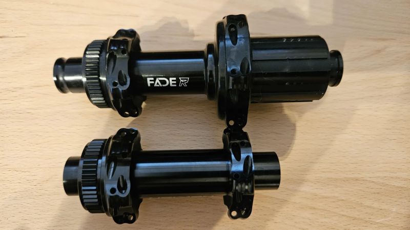 Náboje Newmen Fade R straigh pull 24 spokes