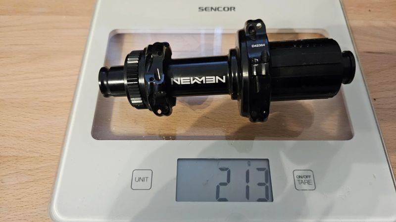 Náboje Newmen Fade R straigh pull 24 spokes