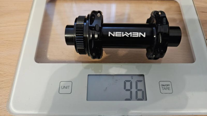 Náboje Newmen Fade R straigh pull 24 spokes