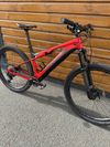 TREK E-Caliber 9.8 XT – zánovní elektrokolo ve špičkovém stavu
