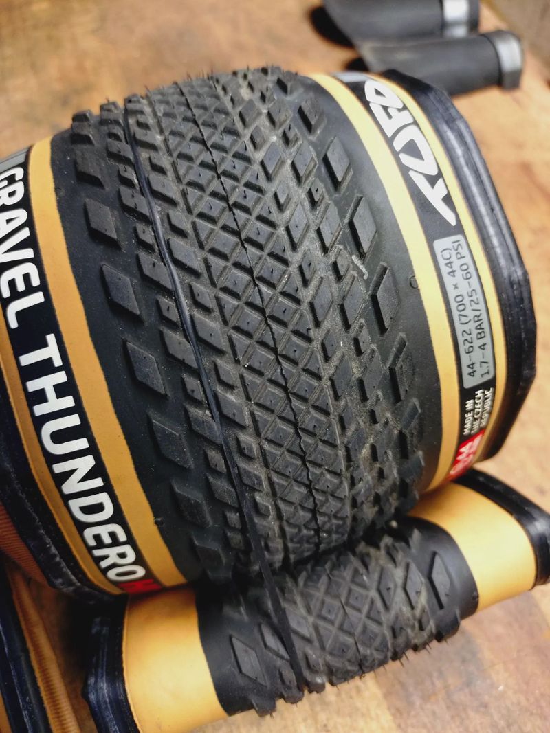 Pláště TUFO gravel thundero