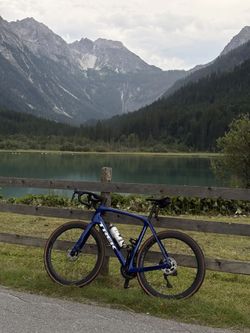 Trek Domane SL6 Gen4 vel 58 (karbon rám a kola, 105di2, měřič výkonu, 1200km)